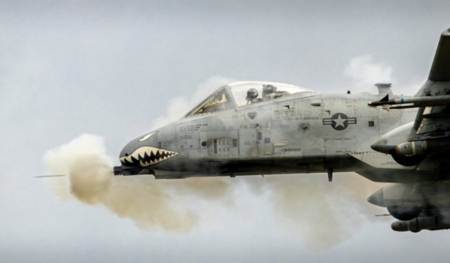 Avionët luftarakë amerikanë nisin betejën për çlirimin e Ngushticës së Hormuzit