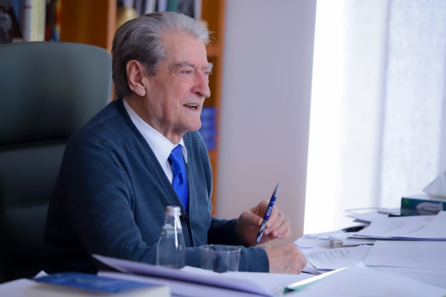 Berisha: Duhet të përdorim sa më shumë rrjetet sociale për të shmangur censurën dhe manipulimin e narkodiktaturës