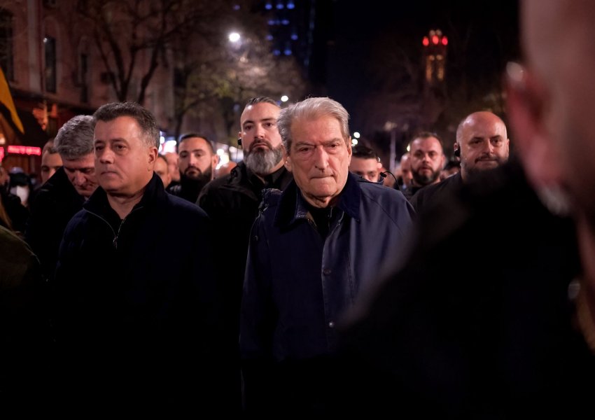 22 marsi/ Mijëra qytetarë kërkojnë largimin e Edi Ramës, kreu i PD, Sali Berisha prin protestuesit