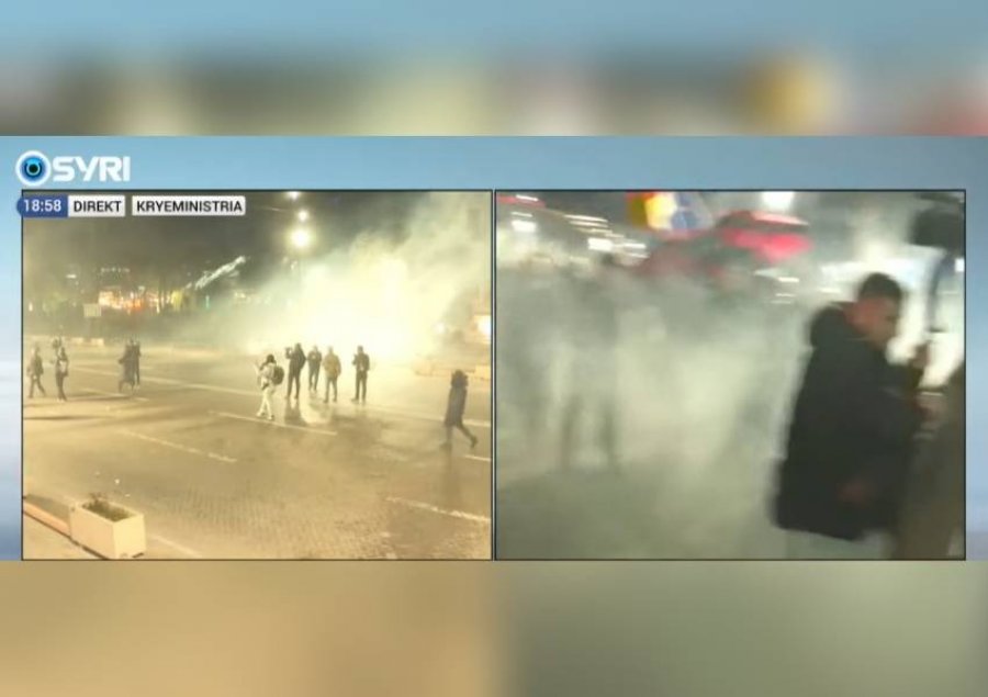 Policia gaz lotsjellës masiv drejt protestuesve, lëndohet kameramani i Syri TV 