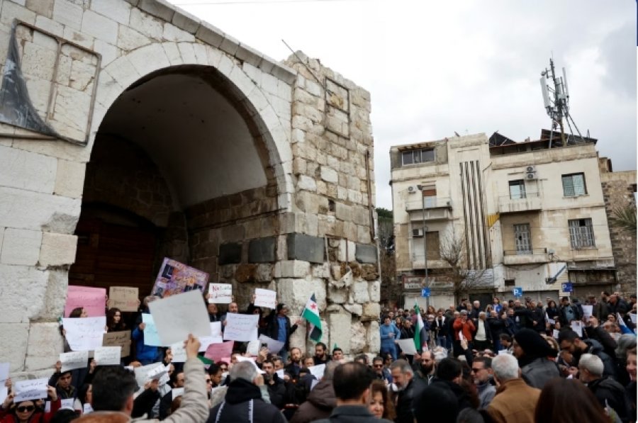 Sirianët protestuan kundër një kufizimi të ri në shitjen e pijeve alkoolike