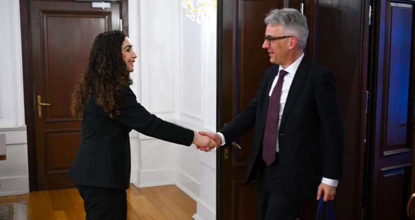 Osmani takohet me ambasadorin gjerman, flasin për zhvillimet e fundit në vend