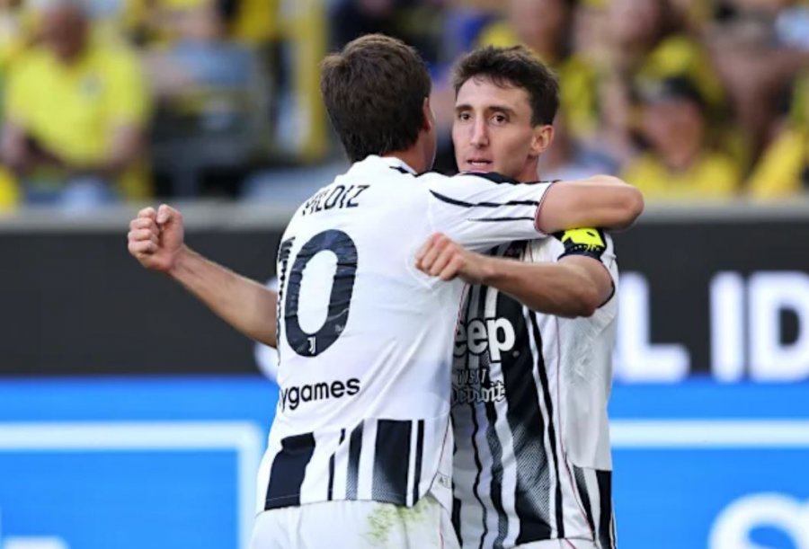 Barcelona piketon futbollistin e Juventusit, bardhezinjtë kërkojnë 50 milionë euro