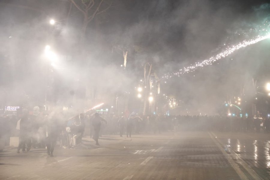 Edhe Al Jazeera jehonë protestës: Kërkohet dorëheqja e Ramës pas akuzave për korrupsion ndaj Ballukut