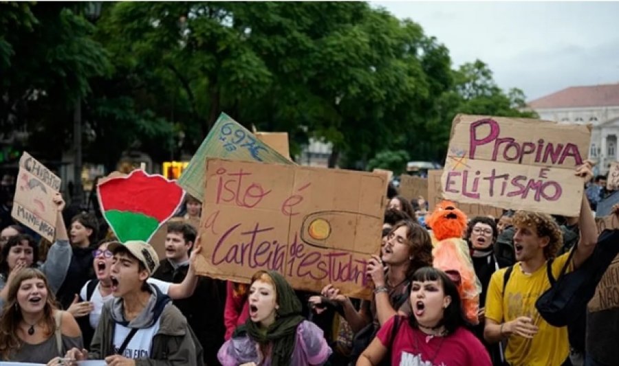 Portugali: Studentët protestojnë për kushte më të mira dhe kundër tarifave të shkollimit