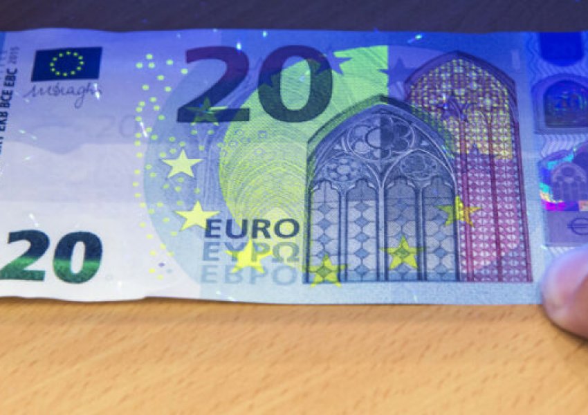 Zbulohet fabrika e prodhimit të eurove false në kufirin Bullgari-Rumani, sekuestrohen 1.2 mln euro të rreme