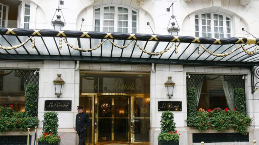 Përfshihet nga flakët një hotel në Paris, pranë pallatit Elysee! Evakuohen rreth 400 persona