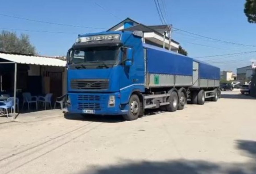 Bllokohet kamioni me 30 tonë misër/ Procedohet tregtari nga Kavaja