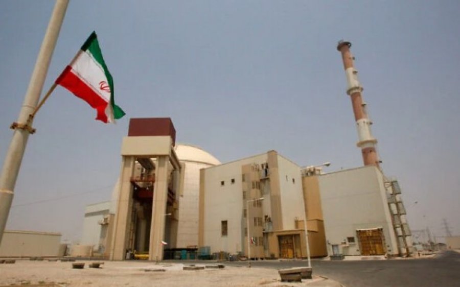 Rusia evakuon 163 punonjës të tjerë nga centrali bërthamor iranian në Bushehr