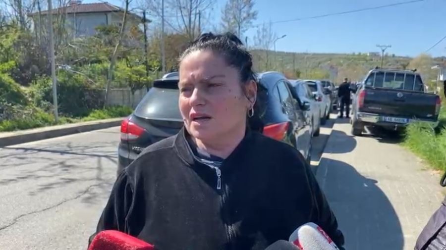 E afërmja rrëfen për krimin e dyfishtë në Roskovec: Dëgjuam ulërima dhe thashë mos po e rrihnin, por kur...