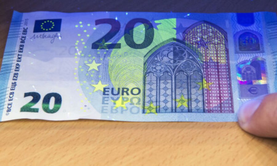 Zbulohet fabrika e prodhimit të eurove false në kufirin Bullgari-Rumani, sekuestrohen 1.2 mln euro të rreme
