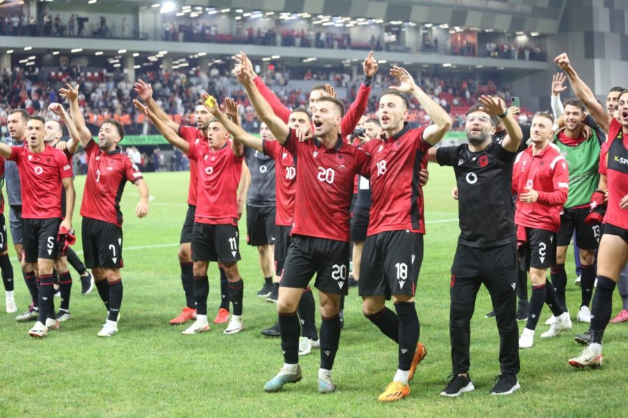 Shqipëria me ëndrra në Varshavë, Polonia ‘mali’ i parafundit për të kapur ‘majën’ Botërore të futbollit