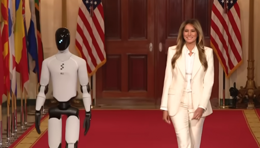 Melania Trump shoqërohet nga një robot në Shtëpinë e Bardhë