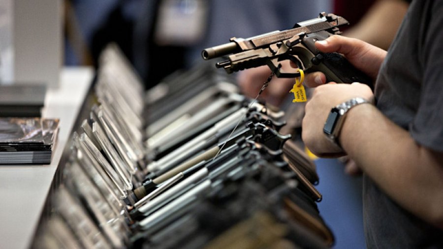 Prodhuesi italian i armëve Beretta kërkon të rrisë pjesëmarrjen në Sturm Ruger