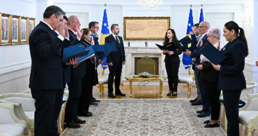 Nëntë anëtarët e rinj të KQZ’së betohen para Presidentes Osmani, PDK mbetet veç me një anëtar