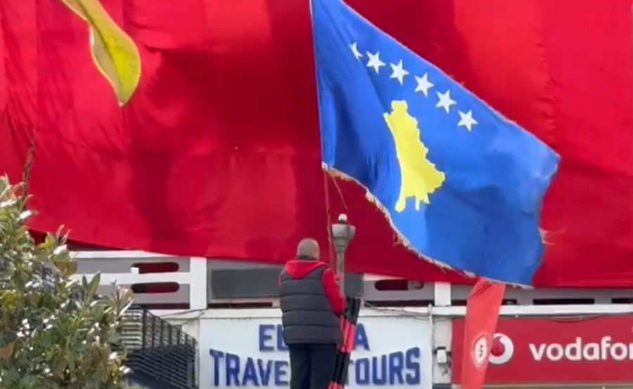 Eliminimi i Shqipërisë 'ndez' Fierin/ Tifozët shpërthejnë pas humbjes në Varshavë, dëmtohen dekorimet në qytet