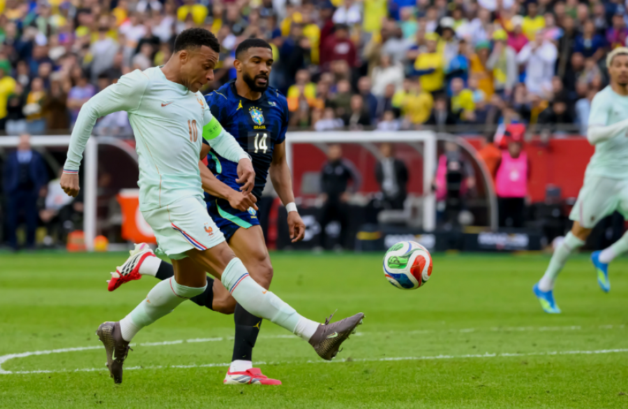 Franca triumfon ndaj Brazilit në një miqësore plot emocione dhe tension
