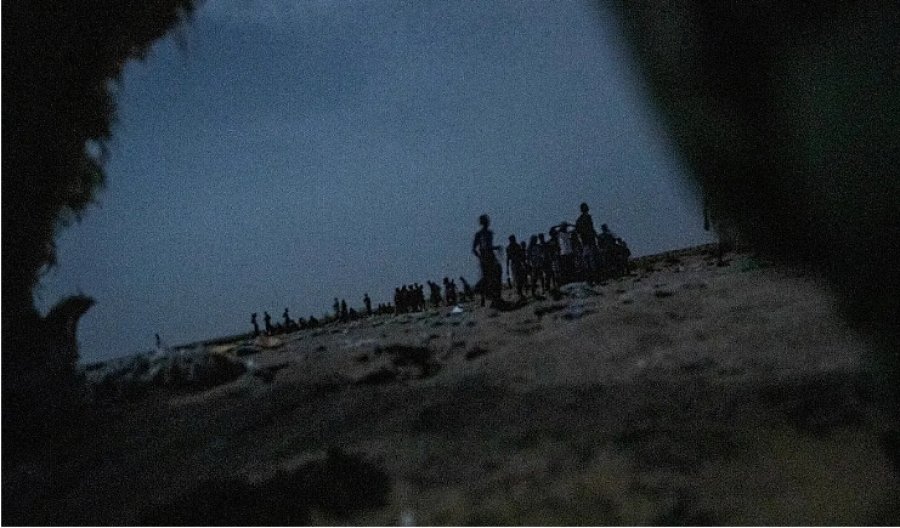 Të paktën nëntë të vdekur dhe 45 të zhdukur pasi një anije me emigrantë u fundos në afërsi të Xhibutit