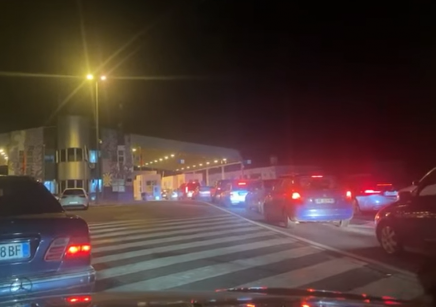 VIDEO/ Rama e çoi 220 lek çmimin e naftës, qytetarët dynden në Mal të zi të mbushin makinat