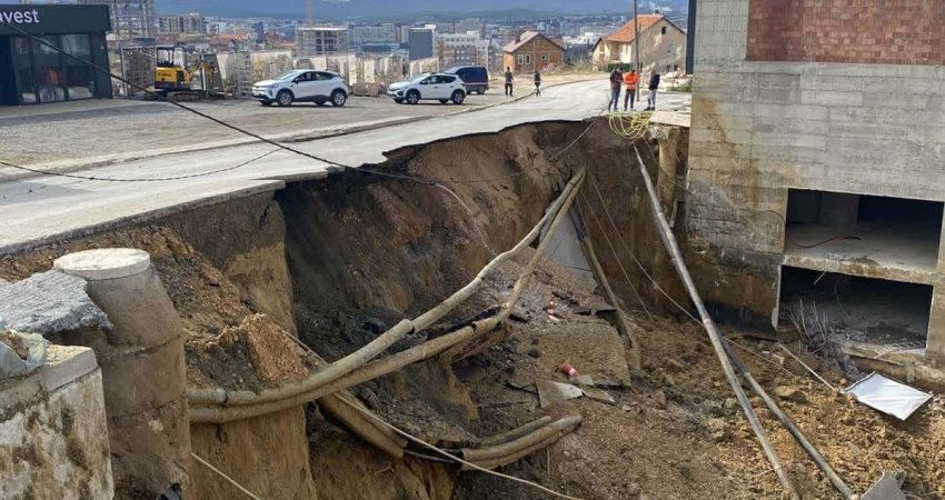 Shembet një rrugë në Prishtinë