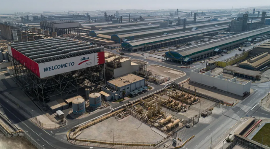 Sulmet iraniane në të gjithë Gjirin vazhdojnë ndërsa goditen vende të mëdha industriale