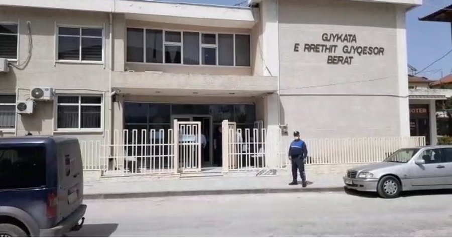 I akuzuar për marrëdhënie seksuale me mbesën e mitur/ Gjykata e Beratit lë në burg 39-vjeçarin 