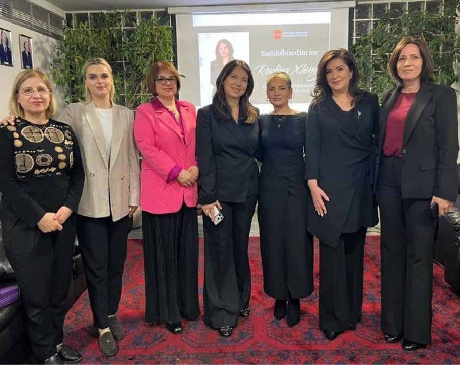 Kthehet koha, xhaxhi Enver, R. Xhunga aktive në ambasada!