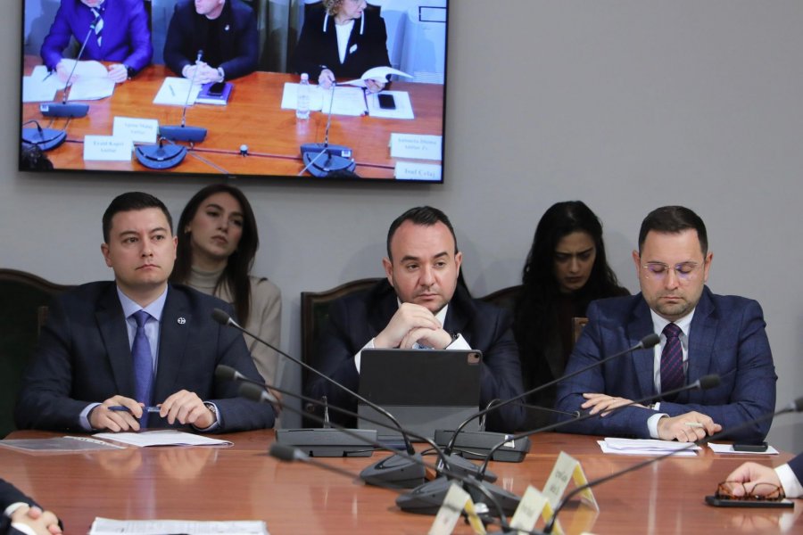 ‘Paratë e konfiskuara nga krimi t’i kthehen shoqërisë’ - Balliu prezanton projektligjin, PS kundër!