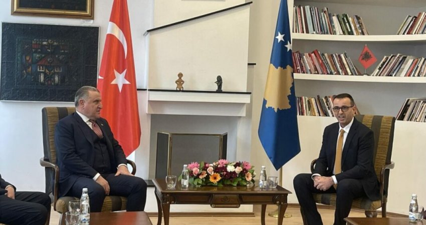 Ndeshja Kosovë-Turqi, Gashani takohet me ministrin turk Osman Askın Bak