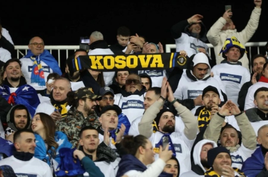 'Qofsh e bekume për jetë e mot! 'Tifozat në stadiumin 'Fadil Vokrri' për përballjen 'Kosovë - Turqi' 
