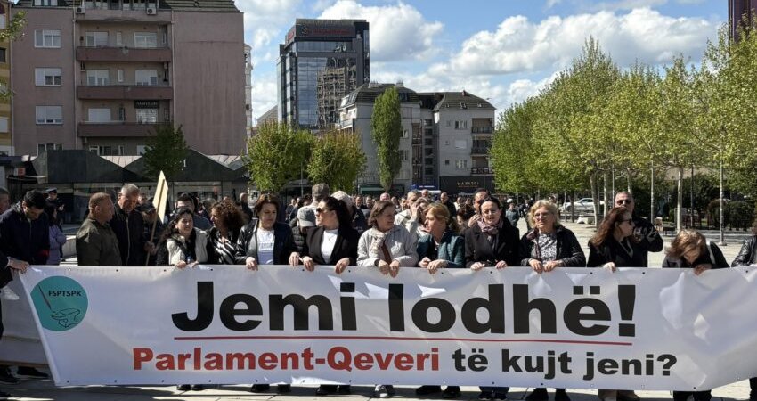 “Jemi lodhë, Parlament – Qeveri të kujt jeni?”, nis protesta e punëtorëve të sektorit privat