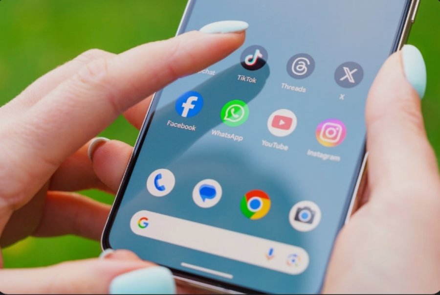 Detoksi dixhital në rritje: Të rinjtë po fshijnë Instagramin dhe TikTok-un