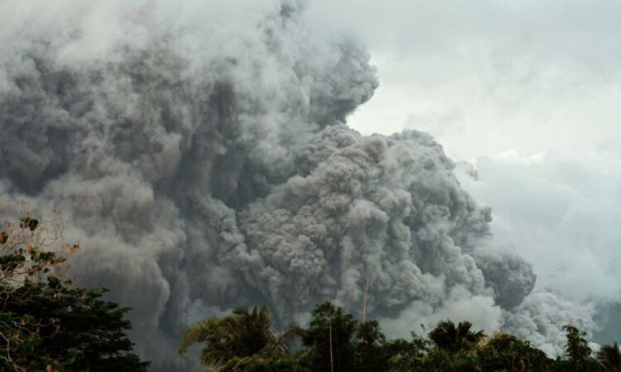 Alarm në Filipine pas aktivitetit të vullkanit Mayon, qindra të evakuuar