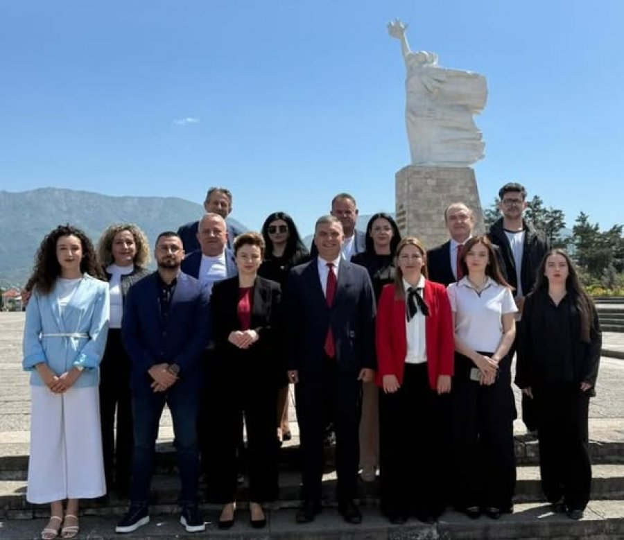 5 Maji/ Blushi: Liria e atdheut sot e kërcënuar, detyrë mbrojtja e familjes dhe kombit