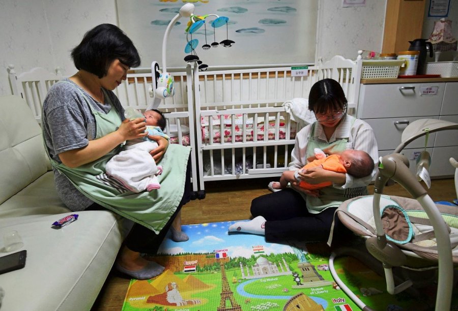 Birësime të paligjshme nga Koreja e Jugut - Tetë persona padisin Danimarkën për miliona dollarë