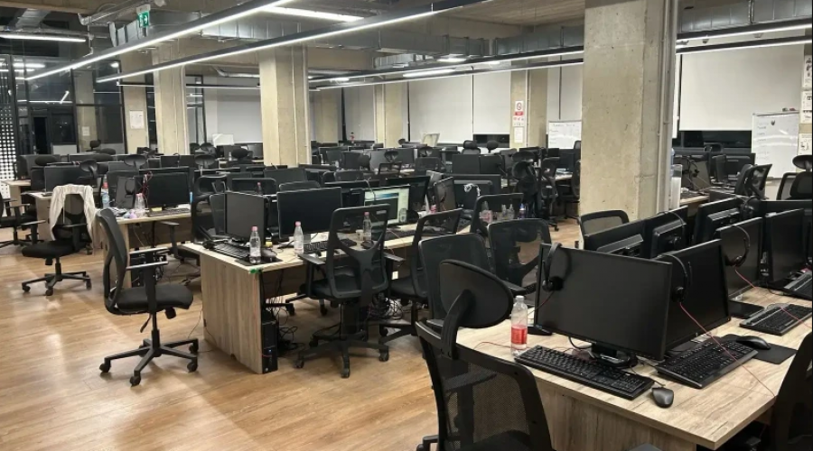Mashtrimet e 'call center'-ave nga Shqipëria/ OCCRP: Po arrestohen ‘rreshterët’, vetëm dy qendra zhvatën 275 mln euro