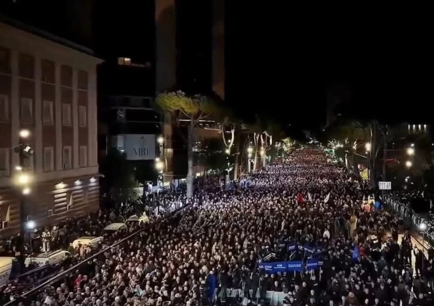 Protesta kombëtare e opozitës në Tiranë/ Qindra qytetarë nga Fier nisen drejt kryeqytetit