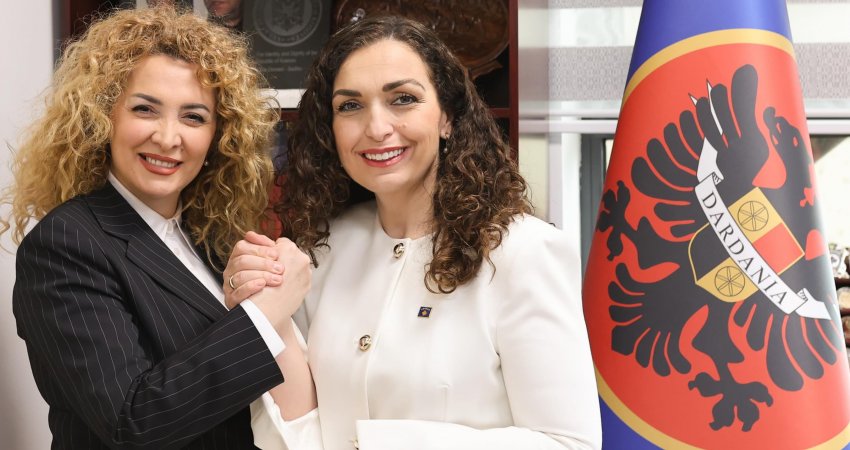 Vjosa Osmani e merr edhe Albena Reshitaj nga GUXO, zyrtarizohet bashkimi politik