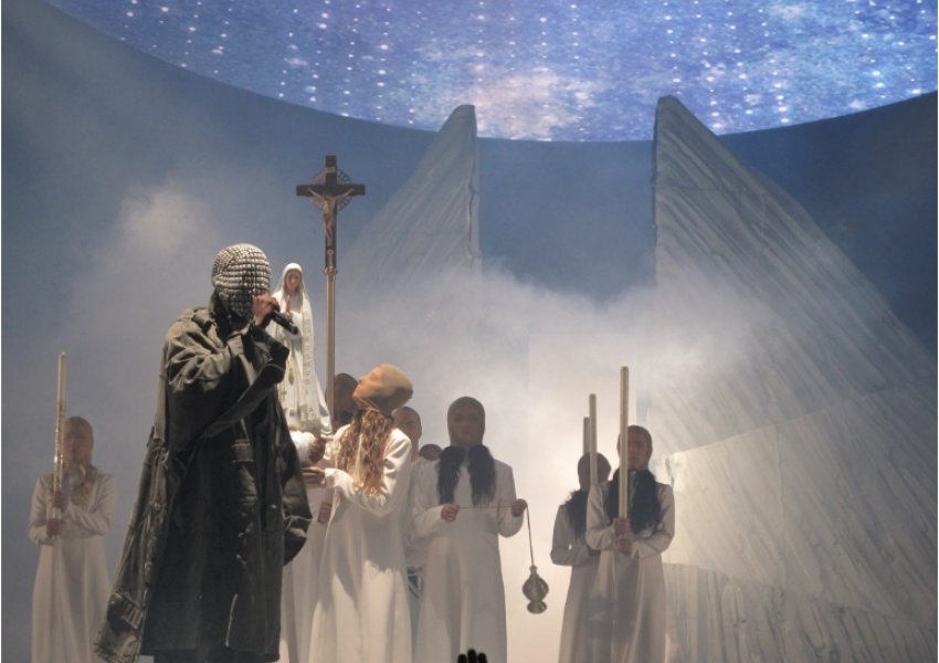Kur spektakli kalon vijën e kuqe: Koncerti i Kanye West ngre pikëpyetje të shumta