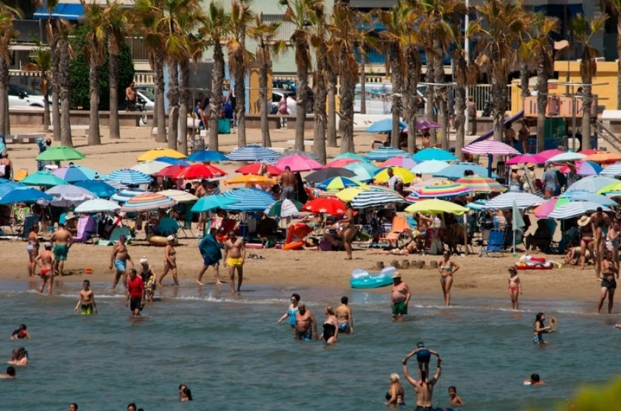 Një turist mori kompensim sepse familja e tij mbeti pa shezlongje gjatë pushimeve në Greqi