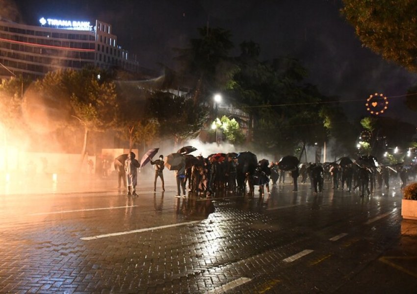 Anadolu: Shqipëri, tensione dhe përplasje në protestën e opozitës, kërkohet dorëheqja e Ramës
