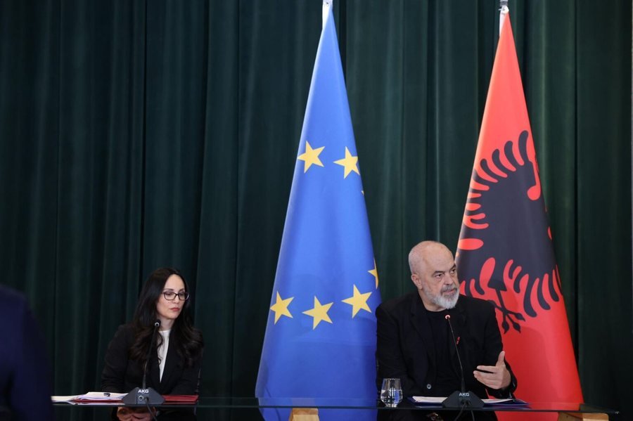 Farsa e tenderit 3.7 mln euro për makinat e policisë/ Kriteret e vendosura i plotëson vetëm një lloj automjeti