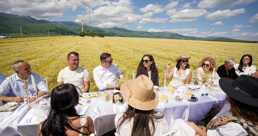 Abdixhiku viziton dy biznese vendore: Dëshmi e potencialit që ka Kosova kur puna, dija dhe vizioni bashkohen