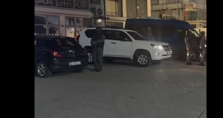 Pjesëtarë të Njësisë Speciale të Policisë shihen në Skënderaj
