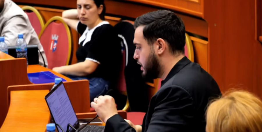 Jonathan Pano: Çfarë po ndodh me hapësirat publike në Tiranë, pse ka rënë sipërfaqja e tarifuar 