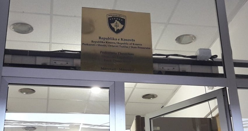 Dy të ndaluarit për incidentin në Skenderaj lirohen në procedurë të rregullt