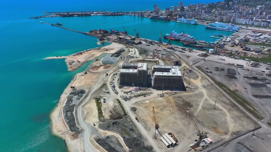 Fundosja në rërë e 2 pallateve tek ‘Durrës Marina’/ Prokuroria nis hetimet, mbledh dokumenta…