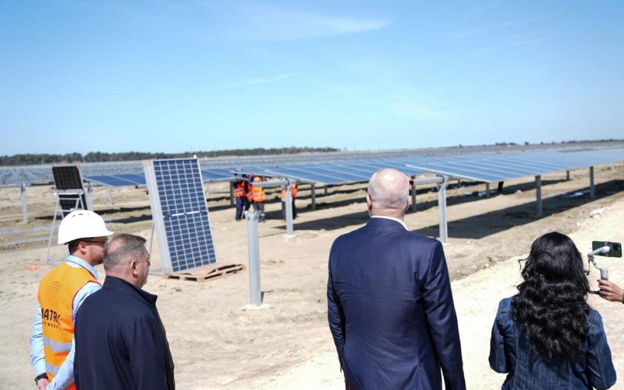 BE dha miliona për tranzicionin energjetik, qeveria shqiptare i bëri rrush e kumbulla për tjetër gjë