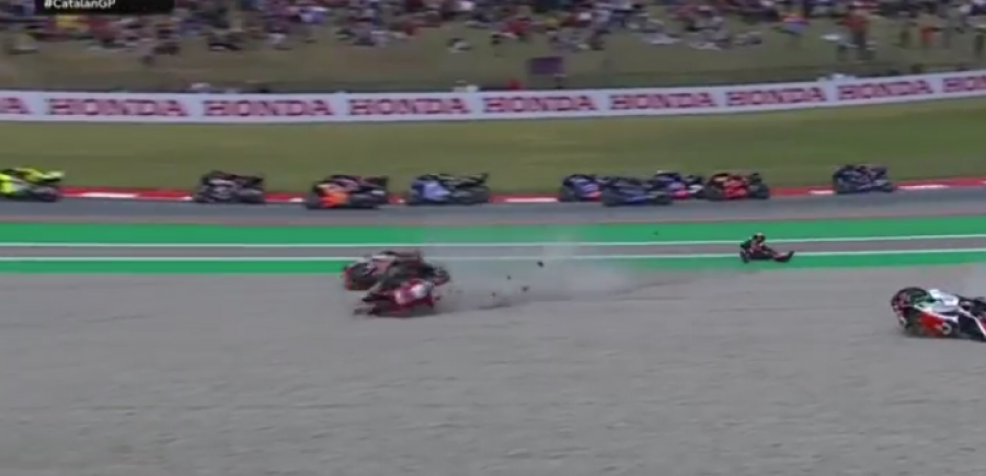 VIDEO/ Dy aksidente të rënda në garën e Moto GP, pilotët përfundojnë në spital