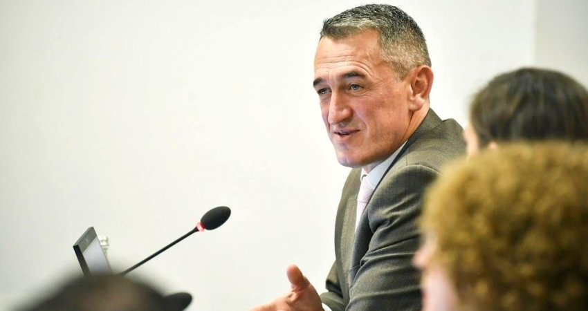 “Kur përmenden zgjedhjet më kap një mini-infarkt”, Rashiq i shqetësuar me zgjedhjet e shpeshta